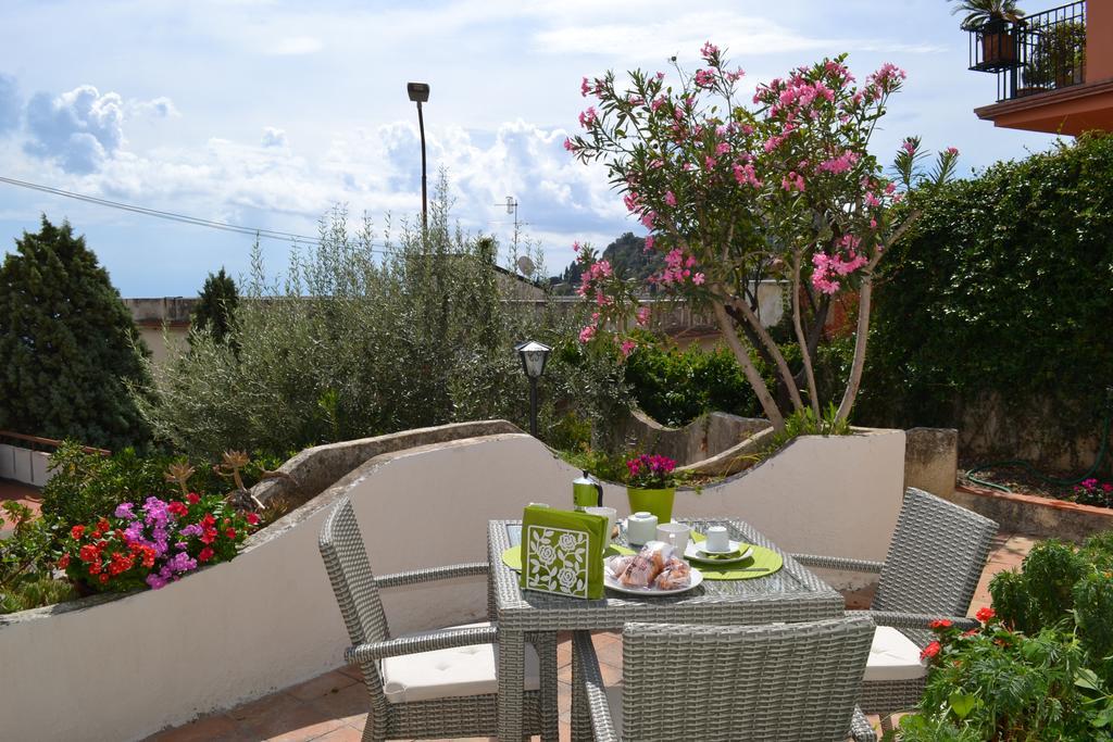 Charming Place Taormina Bagian luar foto